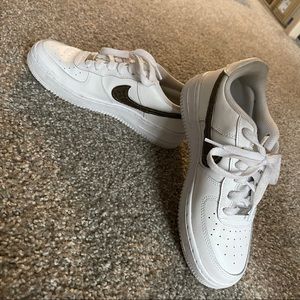 One twelve classic brown check custom AF1. Rarely use still in good condition.